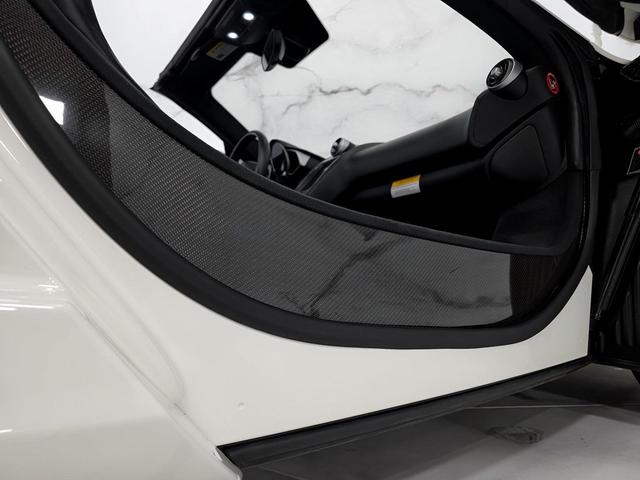 Photo of 2015 White McLaren 650S