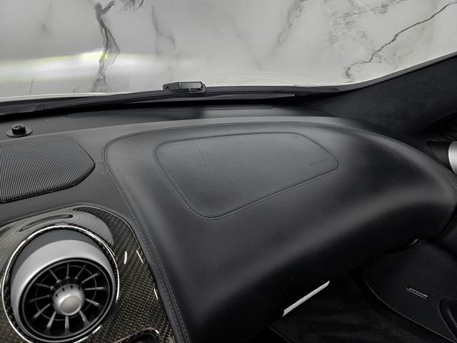 Photo of 2015 White McLaren 650S