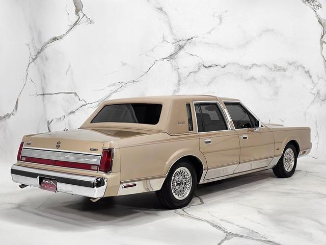 Photo of 1989 Tan Lincoln Town Car