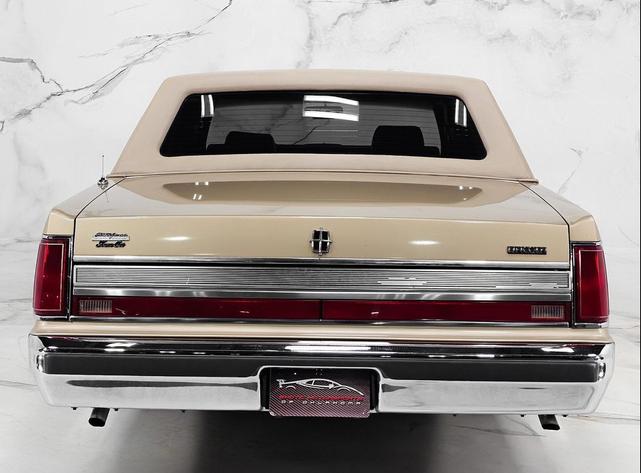 Photo of 1989 Tan Lincoln Town Car