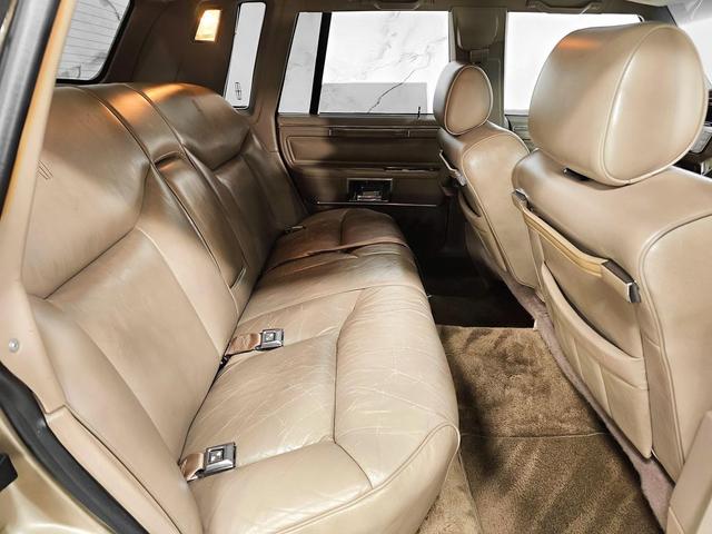 Photo of 1989 Tan Lincoln Town Car
