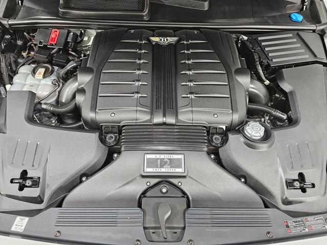 Photo of 2017 Hallmark Metallic Bentley Bentayga