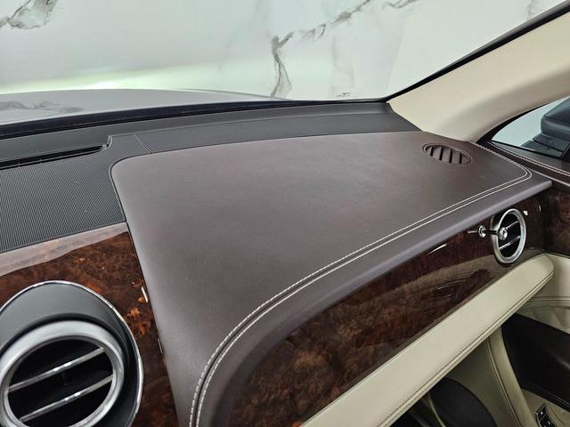 Photo of 2017 Hallmark Metallic Bentley Bentayga