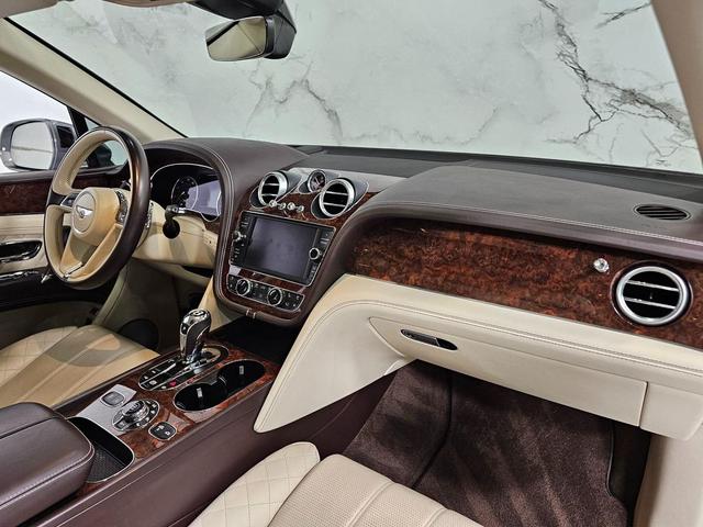 Photo of 2017 Hallmark Metallic Bentley Bentayga