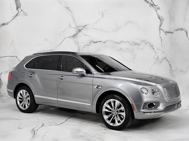 Photo of 2017 Hallmark Metallic Bentley Bentayga