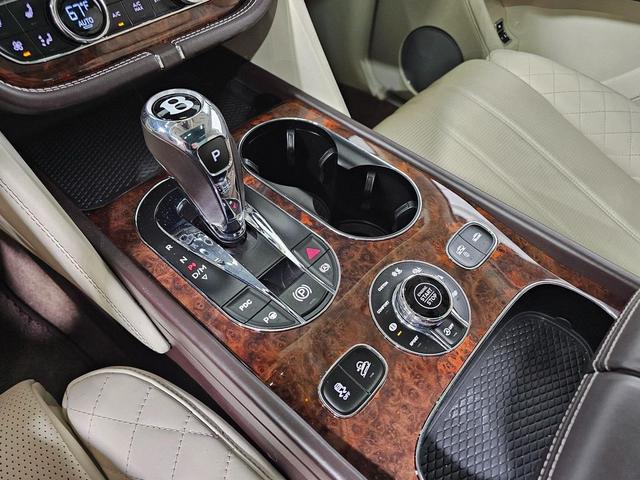 Photo of 2017 Hallmark Metallic Bentley Bentayga