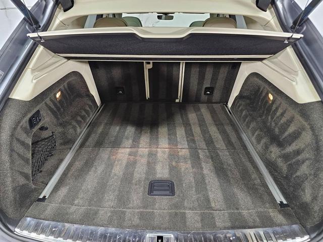 Photo of 2017 Hallmark Metallic Bentley Bentayga