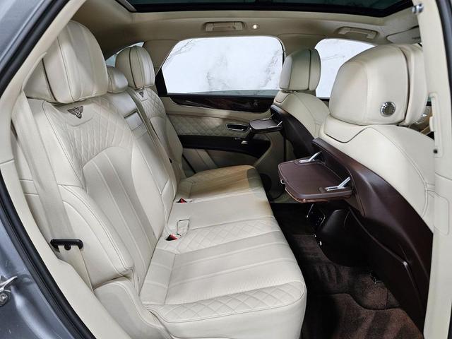 Photo of 2017 Hallmark Metallic Bentley Bentayga