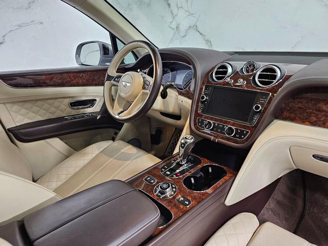 Photo of 2017 Hallmark Metallic Bentley Bentayga