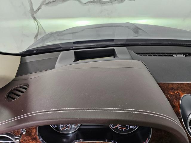 Photo of 2017 Hallmark Metallic Bentley Bentayga