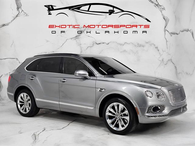 Photo of 2017 Hallmark Metallic Bentley Bentayga