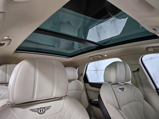 Photo of 2017 Hallmark Metallic Bentley Bentayga
