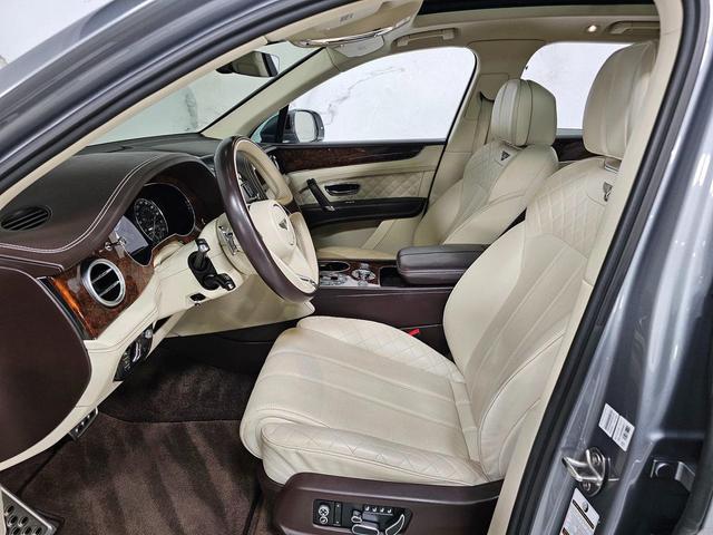 Photo of 2017 Hallmark Metallic Bentley Bentayga