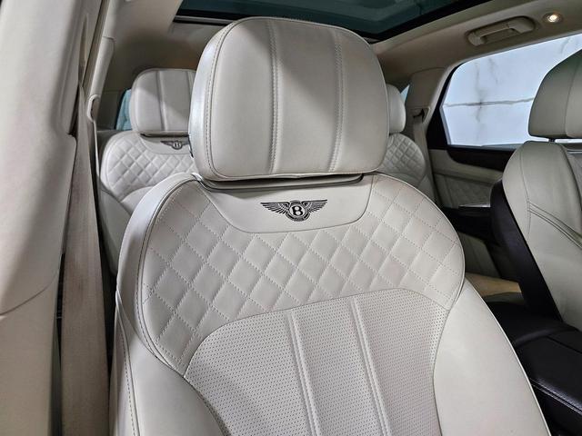 Photo of 2017 Hallmark Metallic Bentley Bentayga