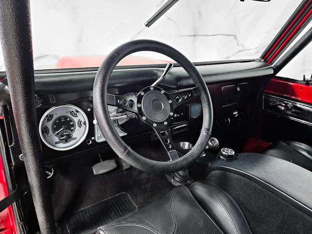 Photo of 1971 Red Ford Bronco