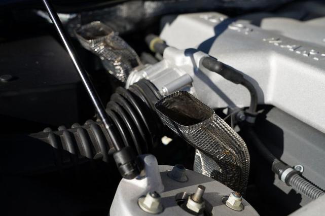 Photo of 2006 Snow Shadow Gray Aston Martin V12 Vanquish