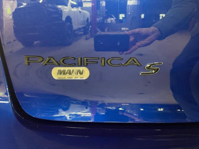 Photo of 2020 Ocean Blue Metallic Chrysler Pacifica