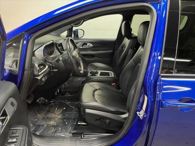 Photo of 2020 Ocean Blue Metallic Chrysler Pacifica