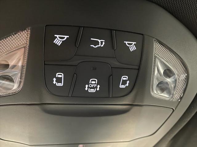 Photo of 2020 Ocean Blue Metallic Chrysler Pacifica