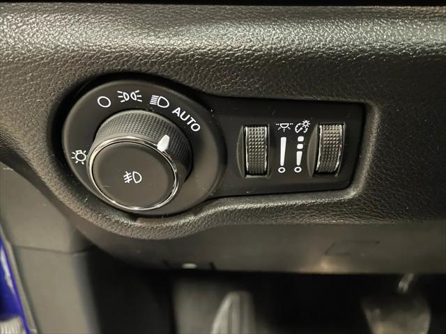 Photo of 2020 Ocean Blue Metallic Chrysler Pacifica