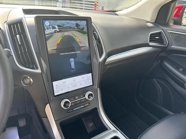 Photo of 2022 Rapid Red Metallic Tinted Clearcoat Ford Edge