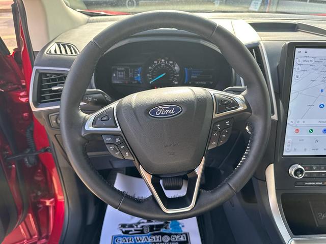 Photo of 2022 Rapid Red Metallic Tinted Clearcoat Ford Edge