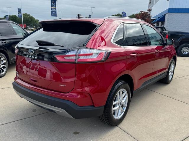 Photo of 2022 Rapid Red Metallic Tinted Clearcoat Ford Edge