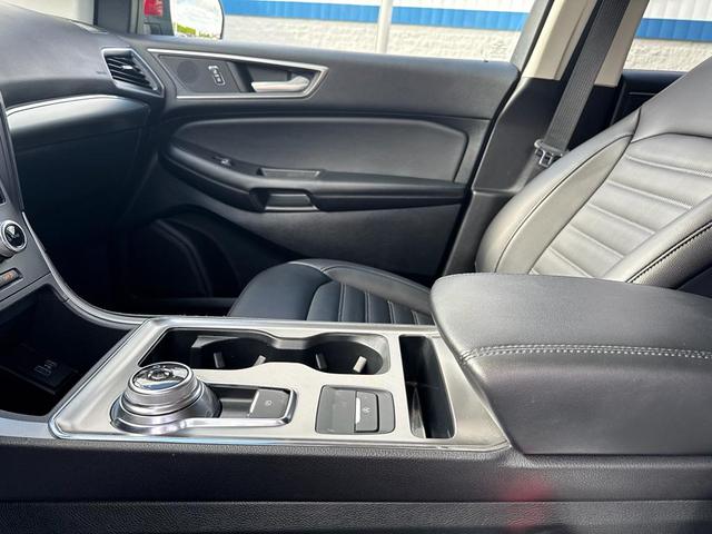 Photo of 2022 Rapid Red Metallic Tinted Clearcoat Ford Edge