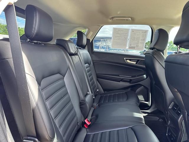 Photo of 2022 Rapid Red Metallic Tinted Clearcoat Ford Edge