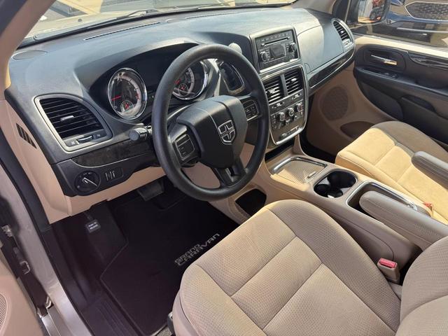 Photo of 2014 Cashmere/Sandstone Pearlcoat Dodge Grand Caravan