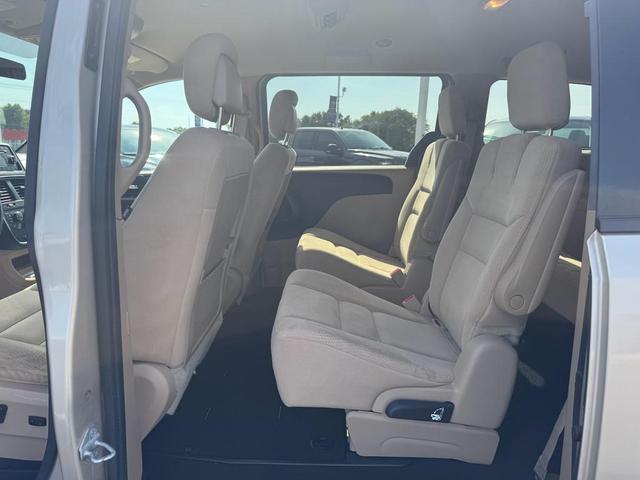 Photo of 2014 Cashmere/Sandstone Pearlcoat Dodge Grand Caravan