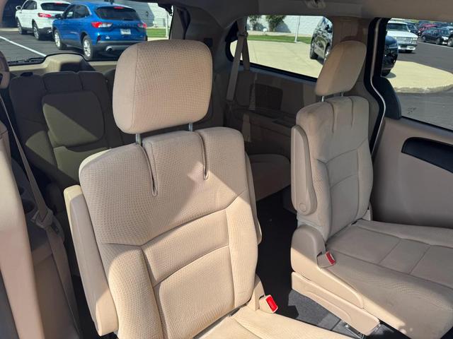 Photo of 2014 Cashmere/Sandstone Pearlcoat Dodge Grand Caravan