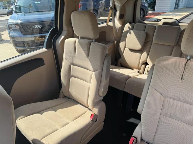 Photo of 2014 Cashmere/Sandstone Pearlcoat Dodge Grand Caravan