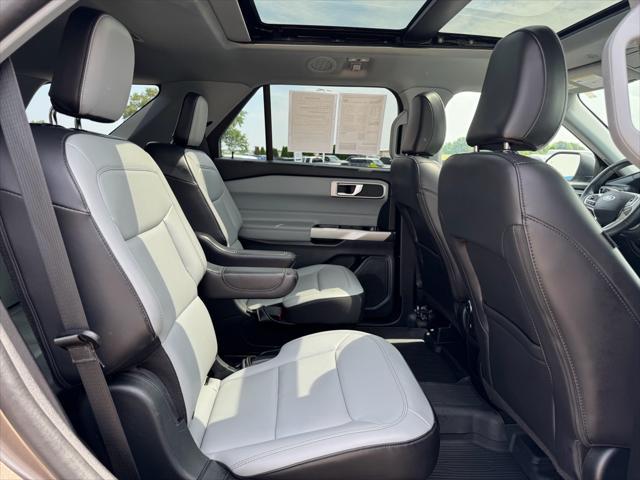 Photo of 2021 Stone Gray Metallic Ford Explorer