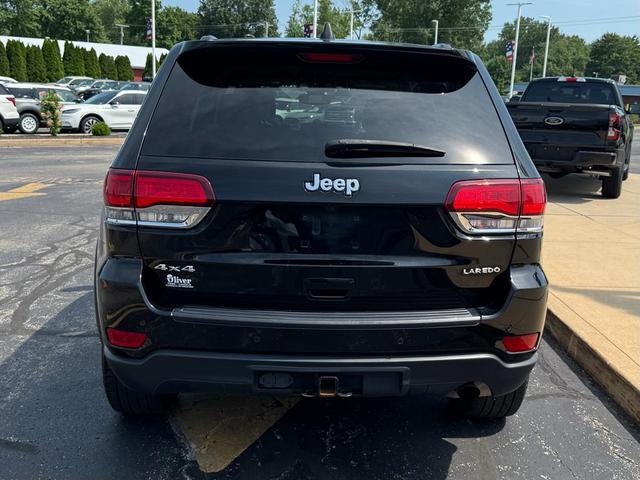 Photo of 2022 Diamond Black Crystal Pearlcoat Jeep Grand Cherokee