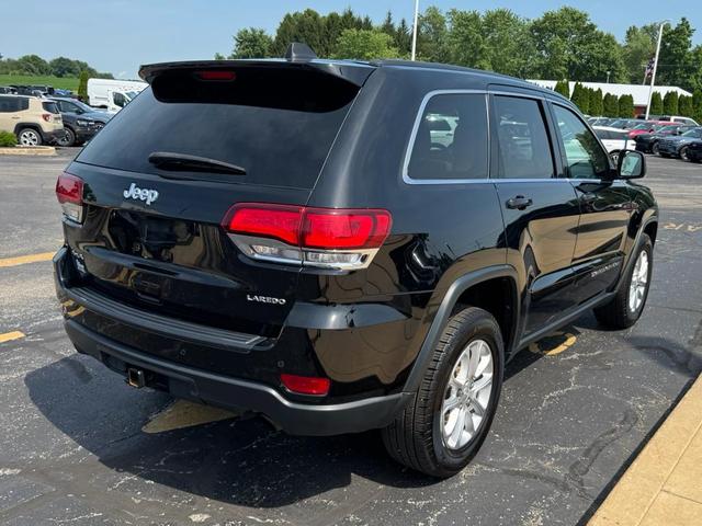 Photo of 2022 Diamond Black Crystal Pearlcoat Jeep Grand Cherokee