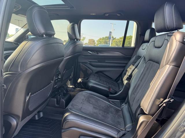 Photo of 2023 Baltic Gray Metallic Clearcoat Jeep Grand Cherokee L