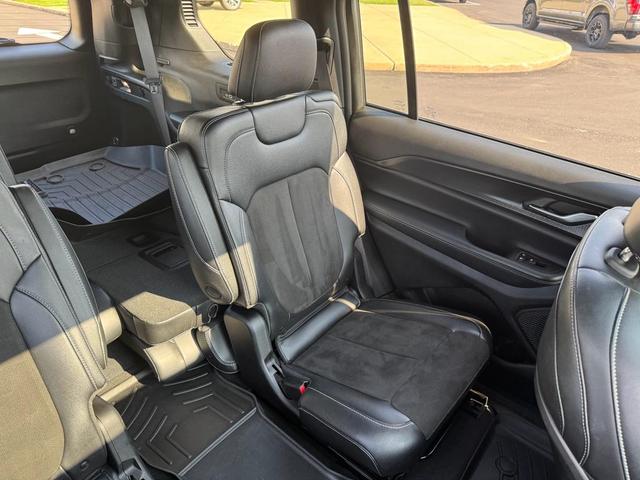 Photo of 2023 Baltic Gray Metallic Clearcoat Jeep Grand Cherokee L