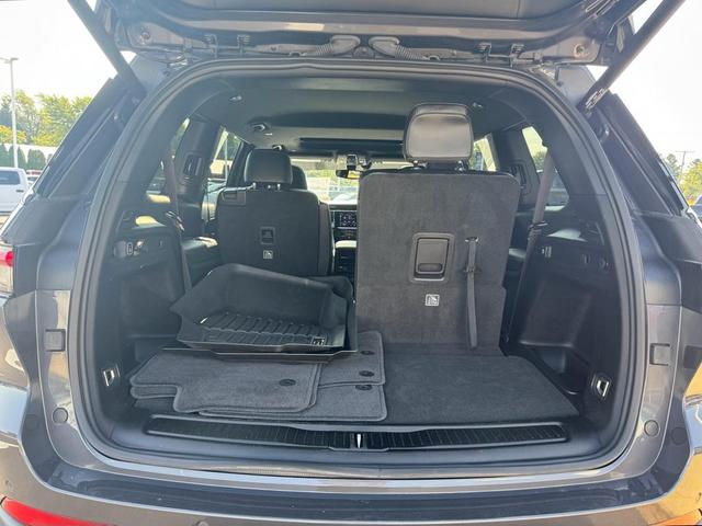 Photo of 2023 Baltic Gray Metallic Clearcoat Jeep Grand Cherokee L
