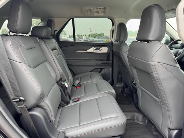Photo of 2025 Agate Black Metallic Ford Explorer