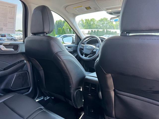 Photo of 2022 Iced Blue Silver Metallic Ford Escape