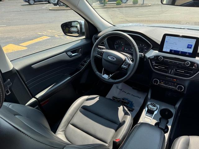 Photo of 2022 Iced Blue Silver Metallic Ford Escape