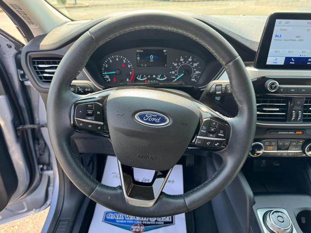 Photo of 2022 Iced Blue Silver Metallic Ford Escape