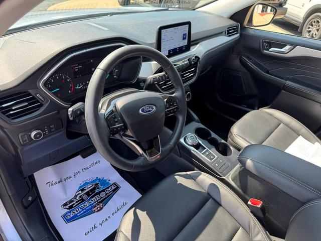 Photo of 2022 Iced Blue Silver Metallic Ford Escape