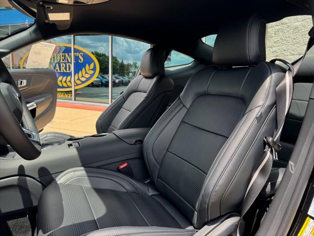 Photo of 2025 Shadow Black Ford Mustang