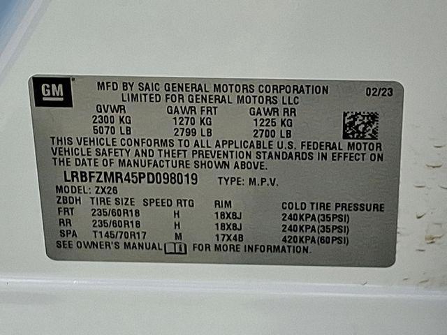 Photo of 2023 Summit White Buick Envision