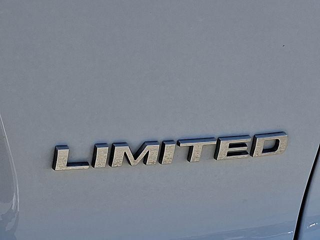 Photo of 2019 Bright White Clearcoat Jeep Cherokee