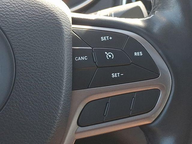 Photo of 2019 Bright White Clearcoat Jeep Cherokee