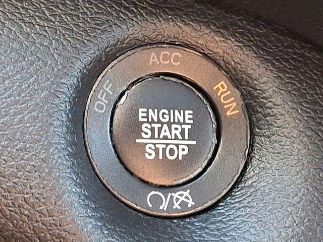 Photo of 2019 Bright White Clearcoat Jeep Cherokee
