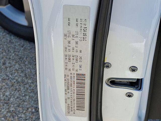 Photo of 2019 Bright White Clearcoat Jeep Cherokee